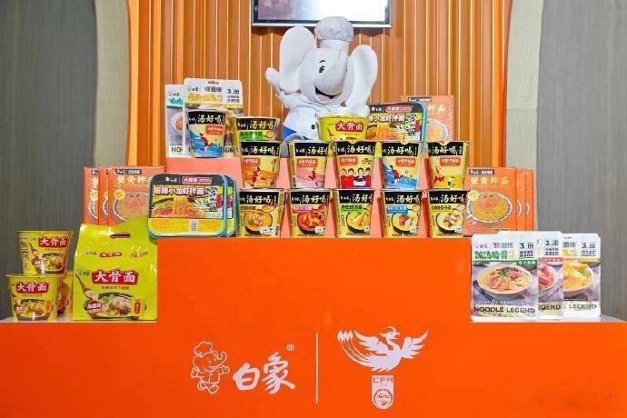 #吃中国面挺中国队# 白象，作为国产食品的领军品牌，一直以量大质优赢得消费者的青(1)