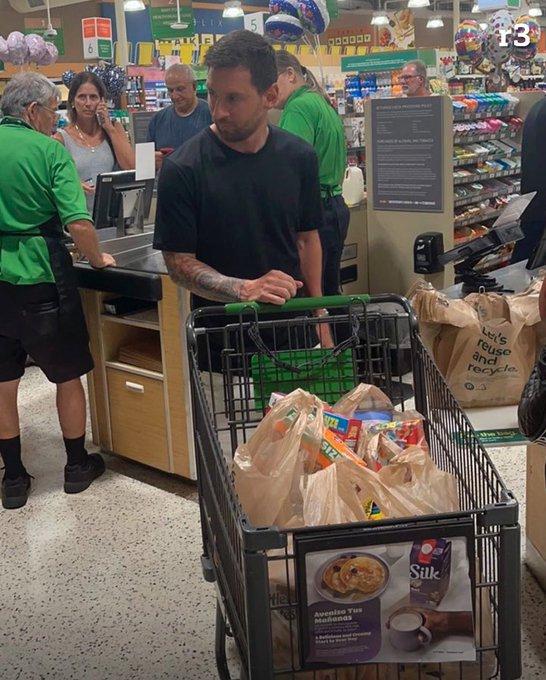 记者：梅西逛超市照片疯传，给超市和曝光品牌带来330万美元(1)