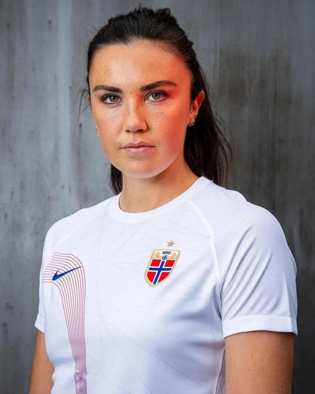 女足世界杯32强巡礼之三挪威队
是世界女足的传统强队。在1991年的首届女足世界