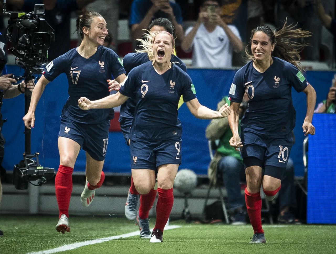 女足世界杯32强巡礼之三挪威队
是世界女足的传统强队。在1991年的首届女足世界(3)
