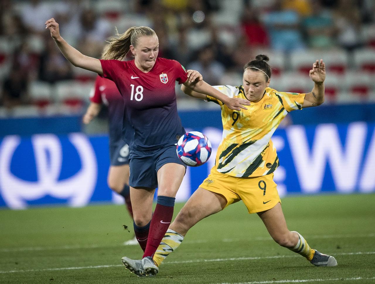 女足世界杯32强巡礼之三挪威队
是世界女足的传统强队。在1991年的首届女足世界(5)