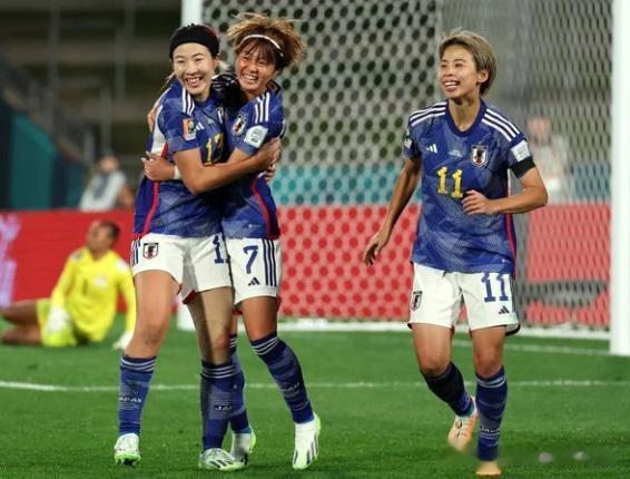女足世界杯的赛场上，亚洲球队的整体表现的确没有大家想象中那样突出，不过日本女足作(3)