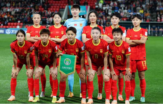 女世界杯：“铿锵玫瑰”暂谢幕！中国女足以梦为马，不负韶华！(2)