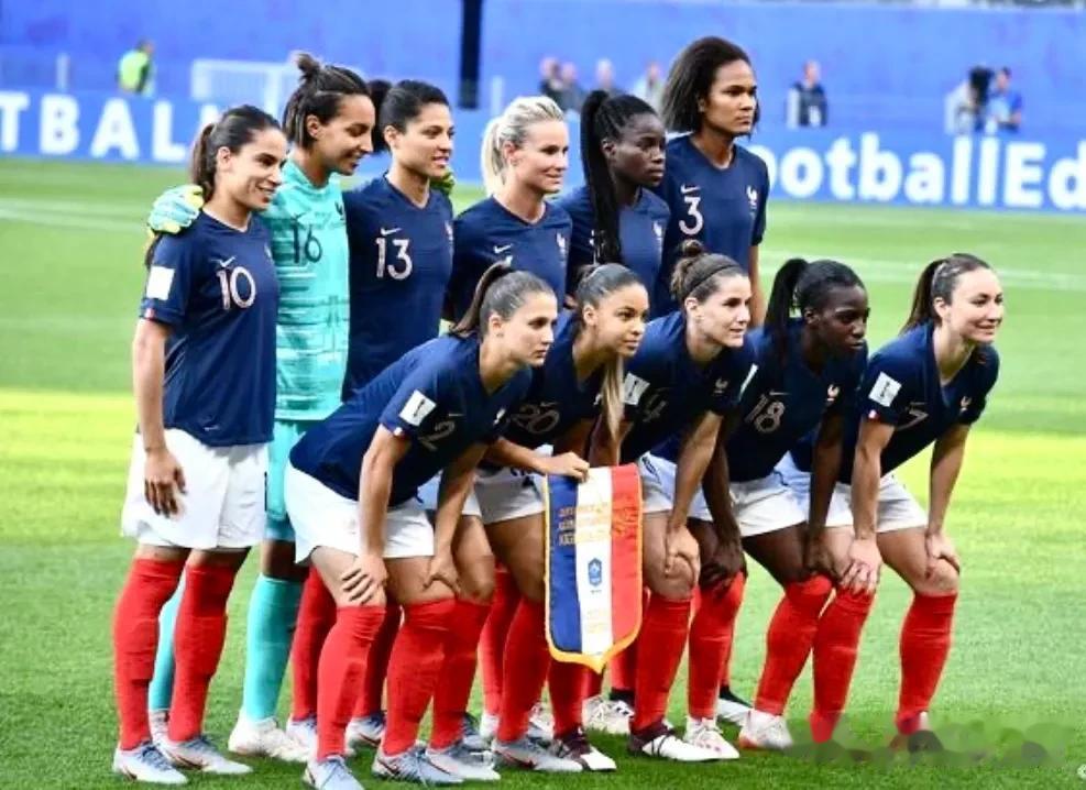 法国队拿到最后一张八强门票，女足世界杯八强大战一触即发！


北京时间8月8日，(4)