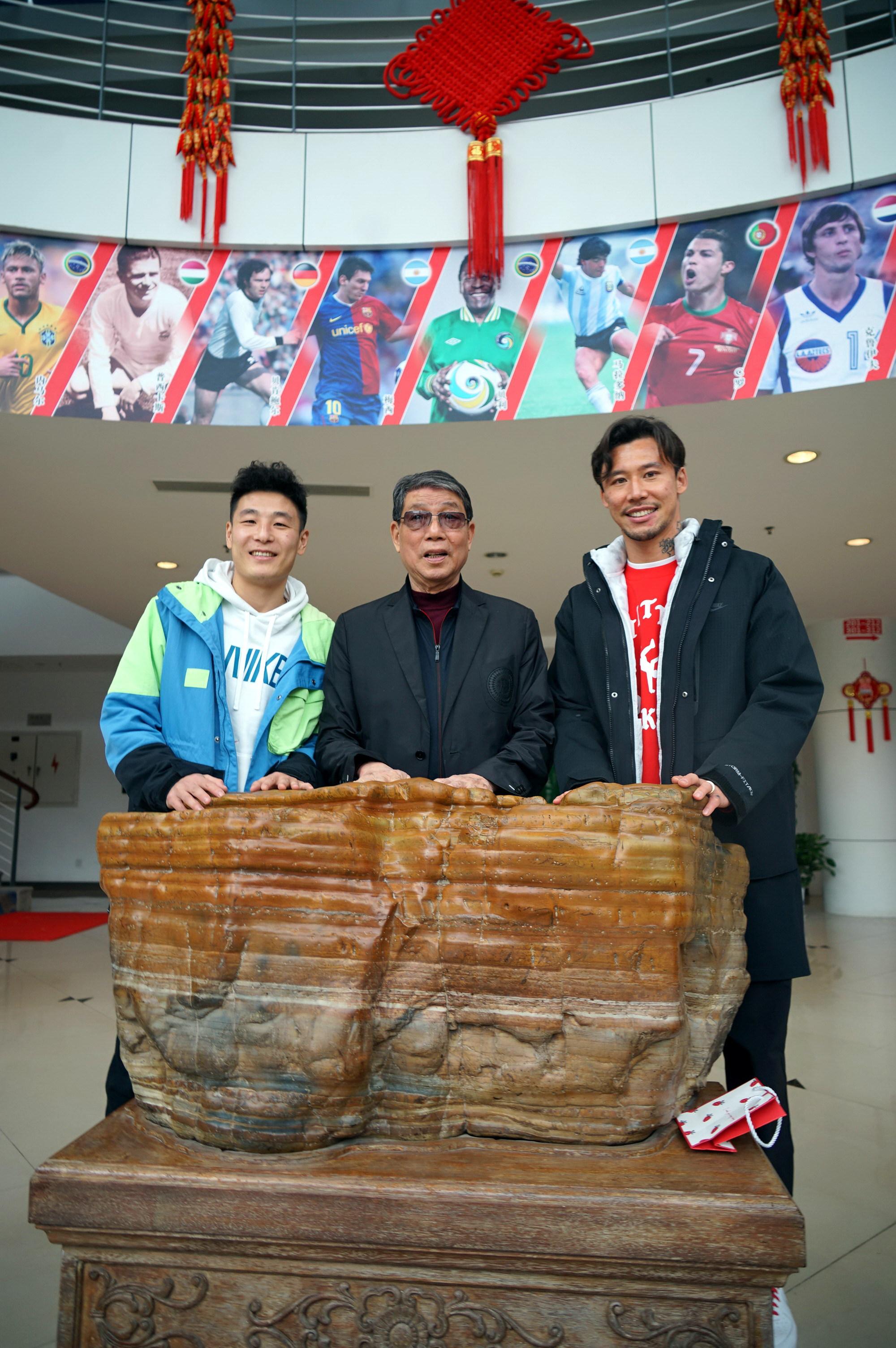 感动！79岁徐根宝亲自带队去韩国，是他为国家队培养武磊、张琳芃(6)