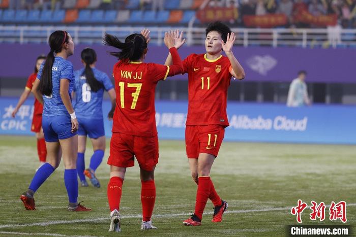 中国女足杭州亚运会首秀 半场攻入8球