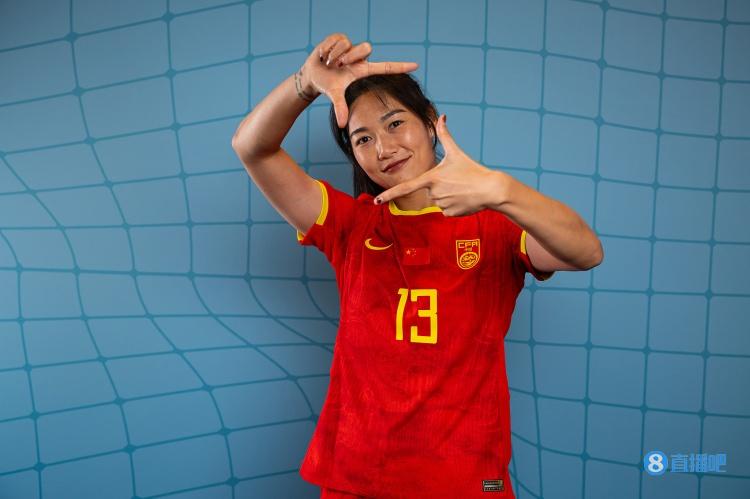 津媒：杨莉娜、沈梦雨这对留洋后腰组合提升中国女足出球能力(1)