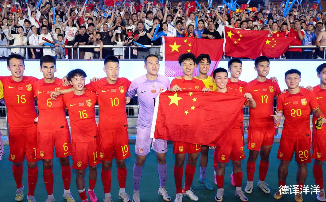 21年后再赢淘汰赛！中国男足挺进八强，可惜是惨胜！(2)