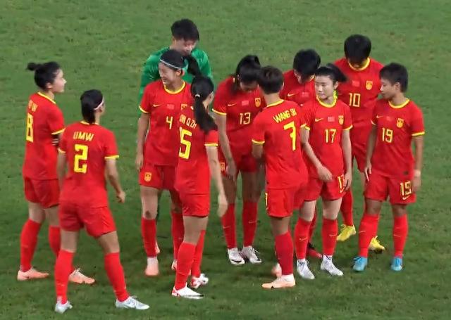 中国女足今日对决日本女足，半决赛首发阵容4-4-2