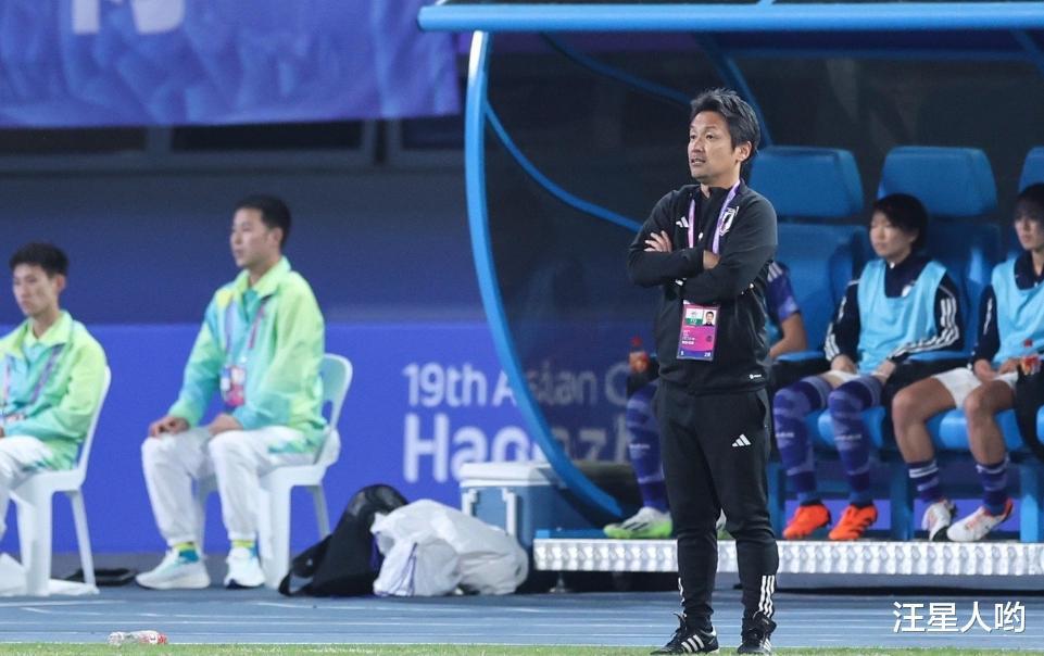 1-1！朝鲜女足太猛了，将日本队按在地上摩擦，美女球迷感动落泪(4)
