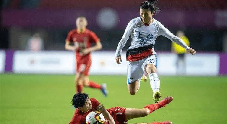 突发! 媒体人曝出争议猛料中国女足教练组遭质疑，球迷吐槽声一片(5)
