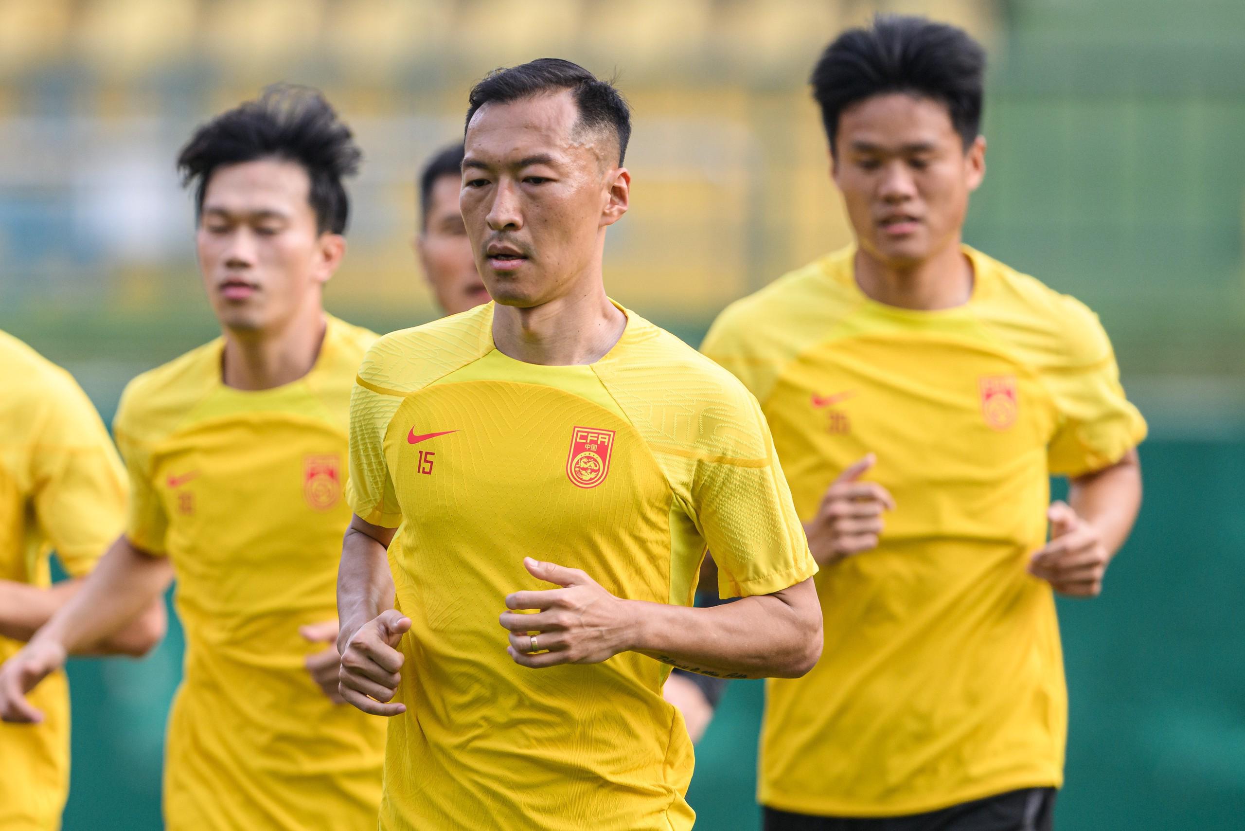 国足深圳开练备战世预赛，队员承认首战泰国比较难(2)
