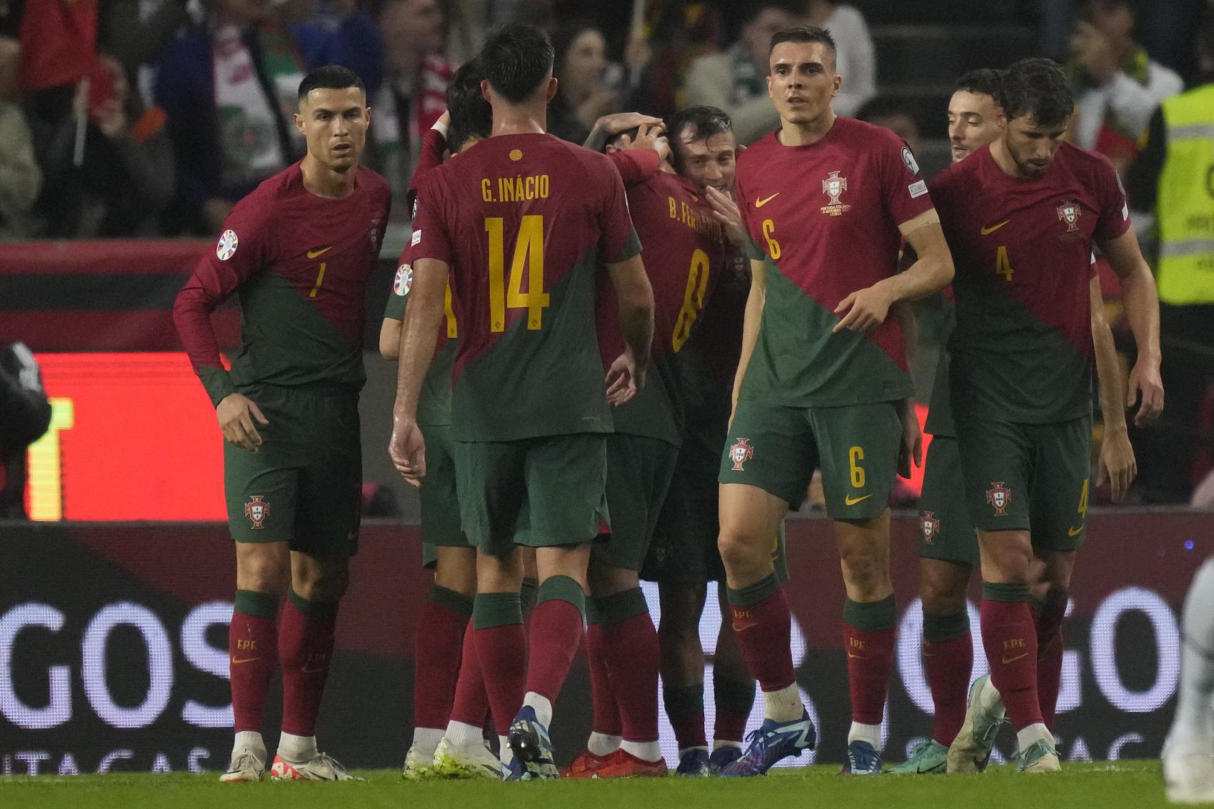[欧预赛]葡萄牙完胜冰岛，成为首支以全胜战绩踢完小组赛的球队