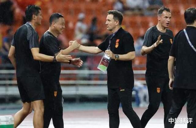 泰国足坛名宿搞笑算分：中国队若输新加坡，我们就有戏！(4)