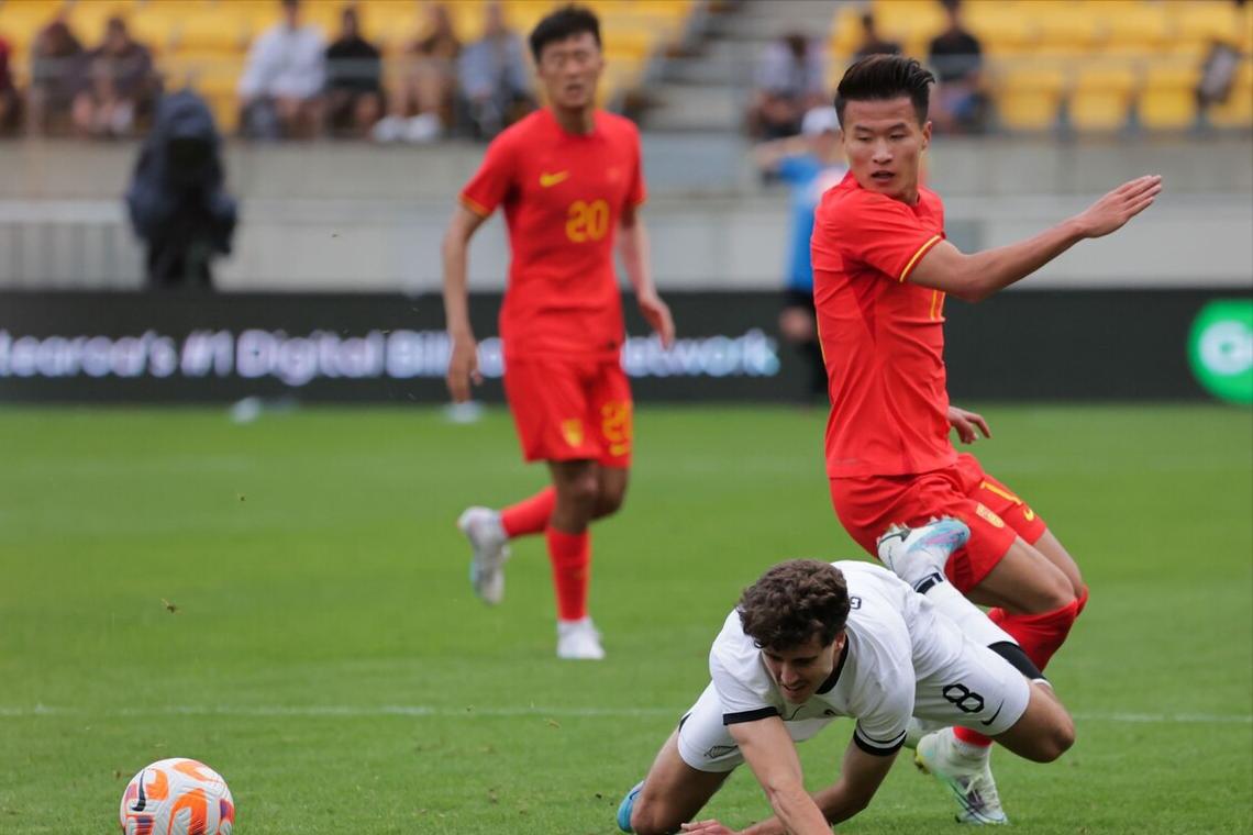 终于大胜5-1，中国男足2023首次横扫，4人飙5球，西亚2级队倒下(3)