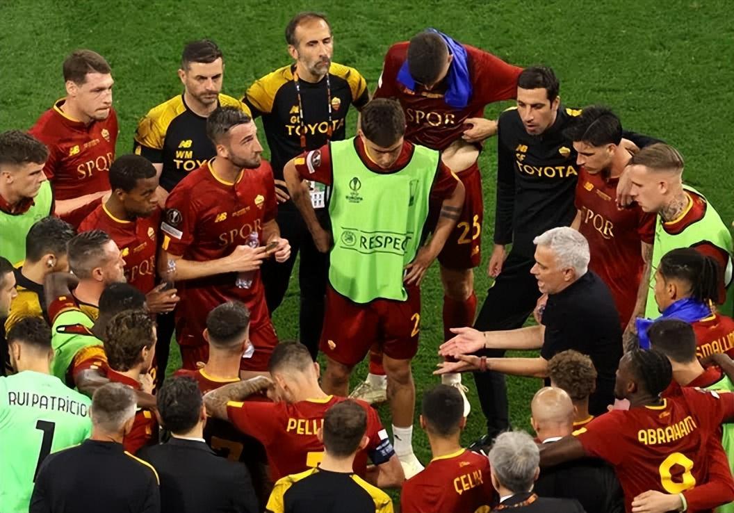 穆帅总结罗马队的2023年：欧联杯决赛之夜，是罗马队的分界点(1)