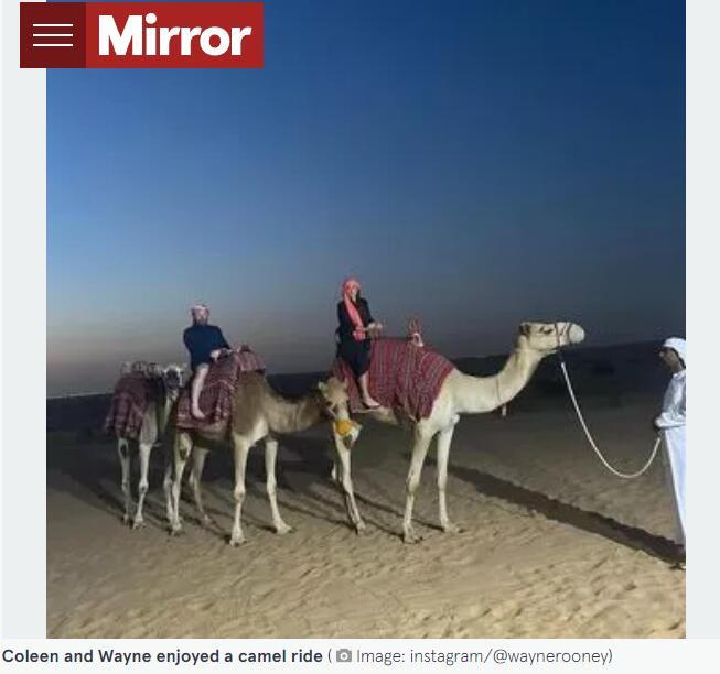 镜报：鲁尼与妻子在阿联酋度假，在沙漠中骑骆驼游玩(3)