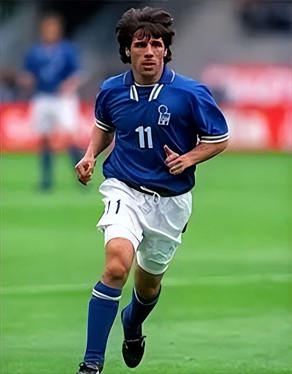 意大利足球90年代十大前锋，排名不分先后，开启了九号半的时代(7)