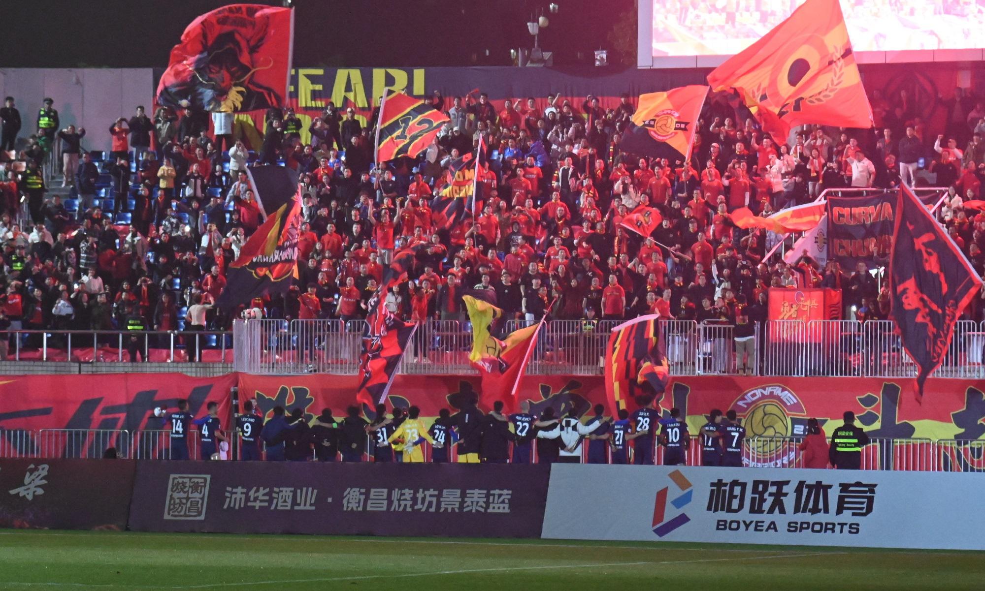 中甲：重庆与冰城战平，狮王争霸各染1红，3场比赛共5张红牌
