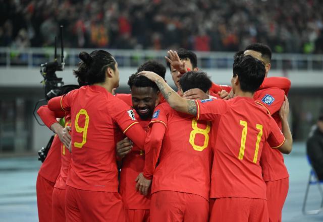 马德兴：红牌转折 伊万赢得重新认识中国足球良机(2)