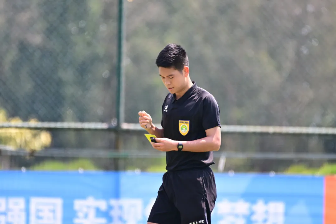 贵州多名裁判将执裁2024职业足球联赛(8)