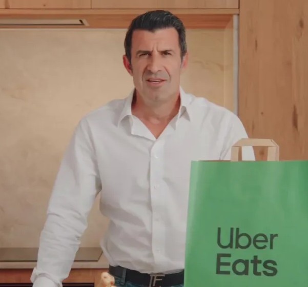 你是懂煽风点火的，菲戈出镜Uber Eats广告用猪头恶搞巴萨球迷(3)