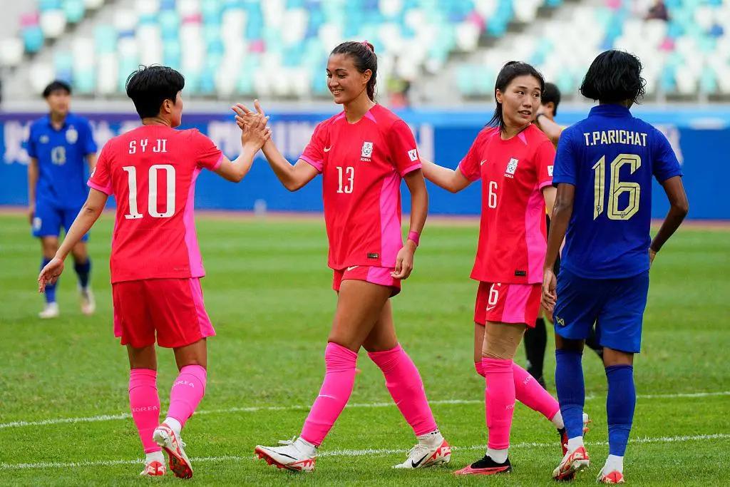 10月26日下午，2024年奥预赛女足亚洲区第二阶段B组首轮，厦门白(1)