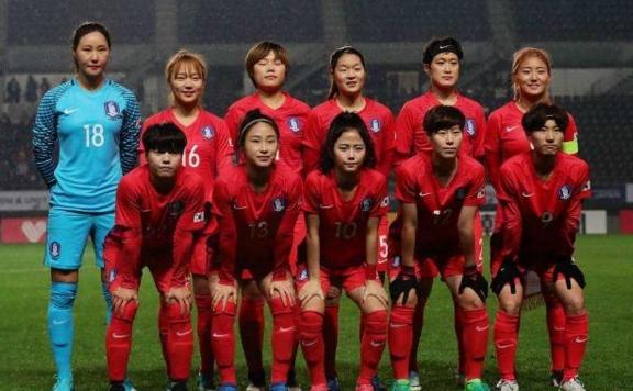 10月26日下午，2024年奥预赛女足亚洲区第二阶段B组首轮，厦门白(2)