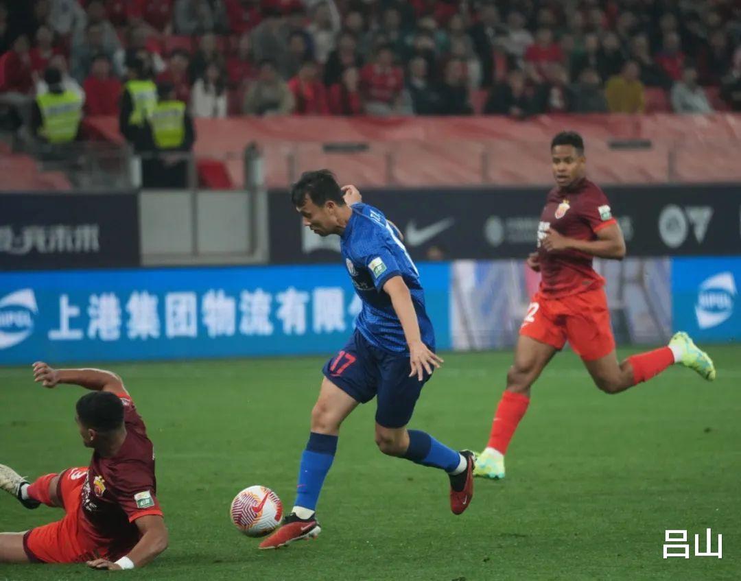 中国足球上不去就是球盲太多，上海德比补时进球无效裁判没毛病(3)