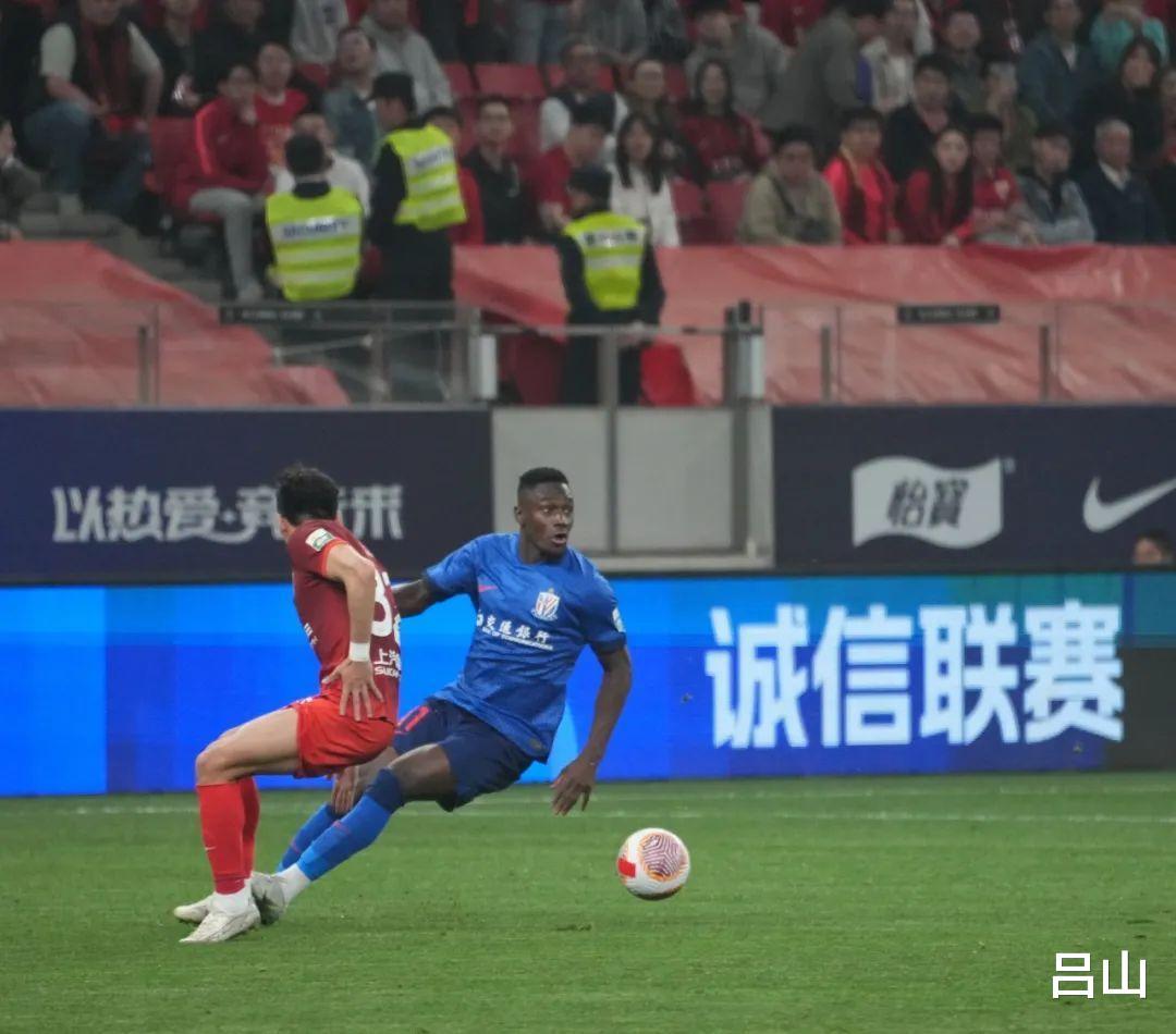 中国足球上不去就是球盲太多，上海德比补时进球无效裁判没毛病(7)